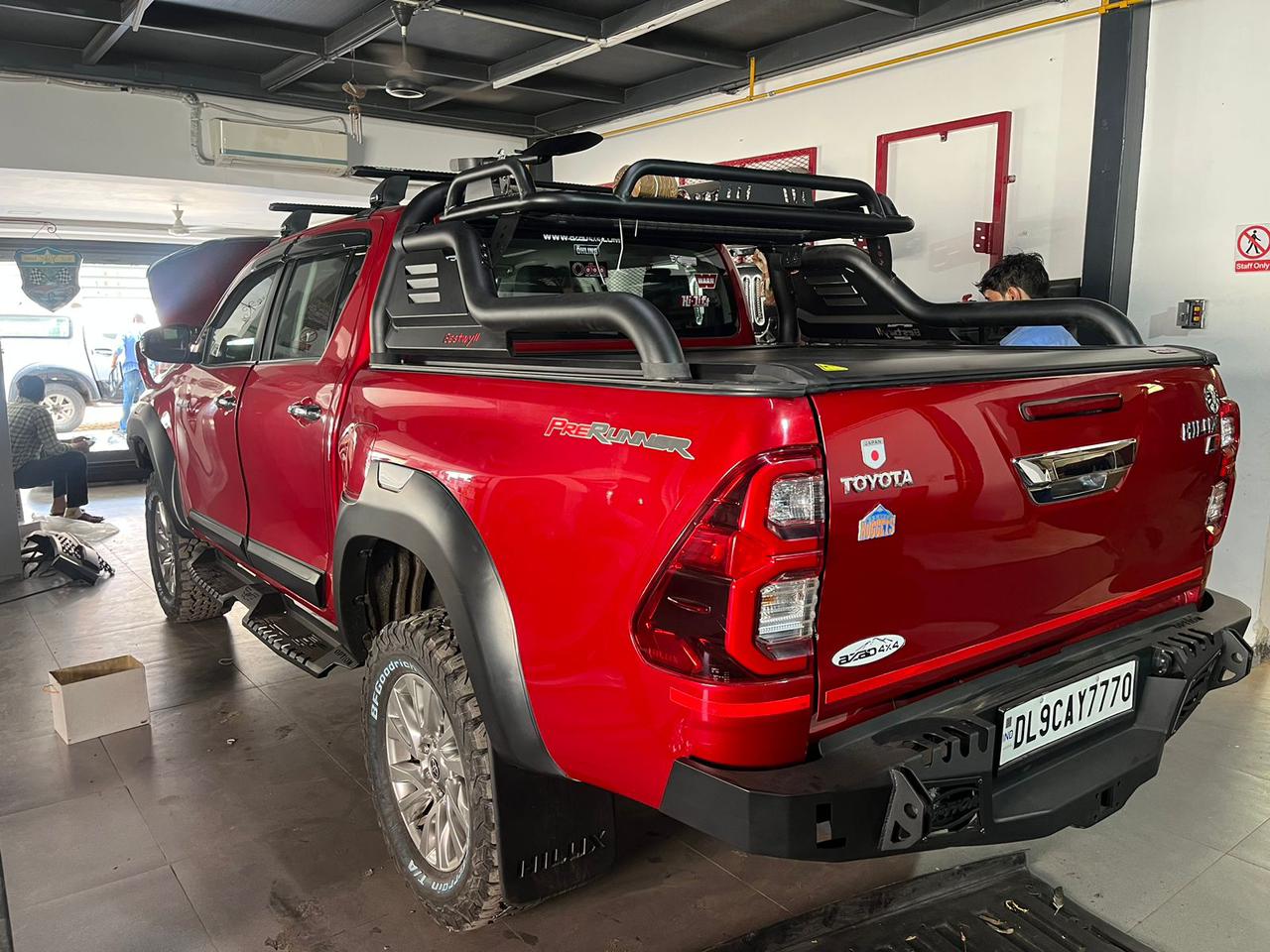 Hilux Roll Bar with Carrier